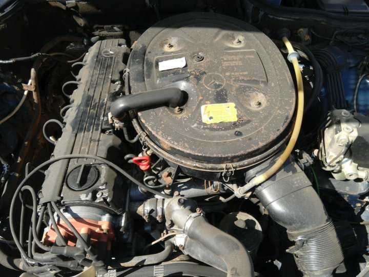 Mercedes-Benz M103 E26 2.6 motor