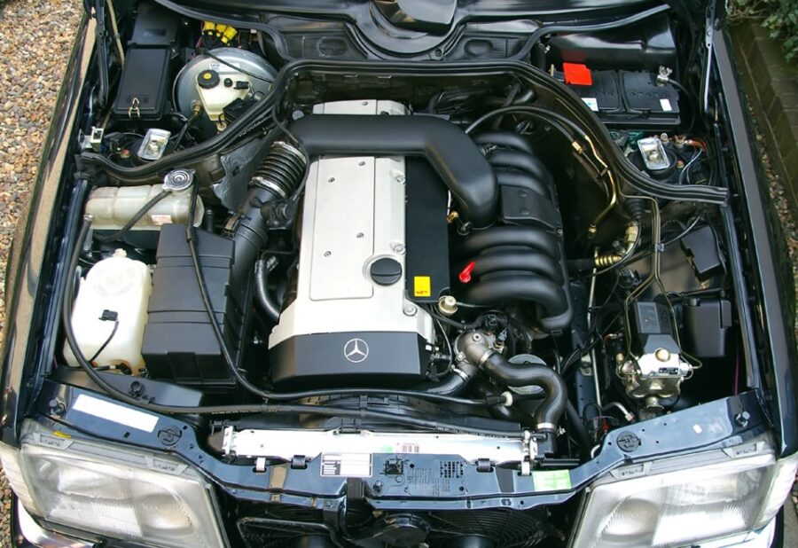 Mercedes-Benz M104 E32 3.2 motor