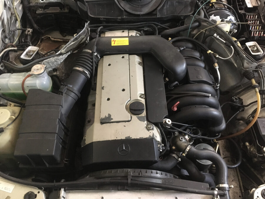 Mercedes-Benz M104 E32 3.2 motor