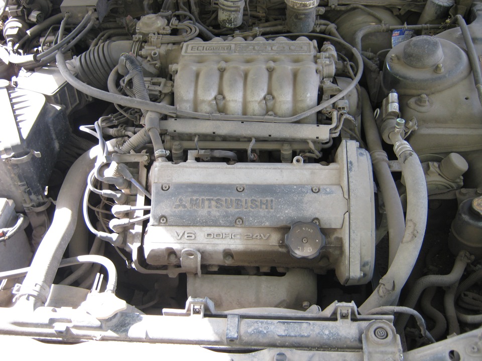 Mitsubishi 6A12 2.0 V6 motor