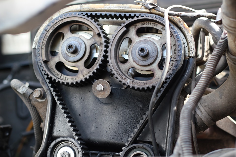 Het timingmechanisme: hoe het is georganiseerd, hoe het werkt en hoe te begrijpen dat het nodig is om de distributieriem te vervangen