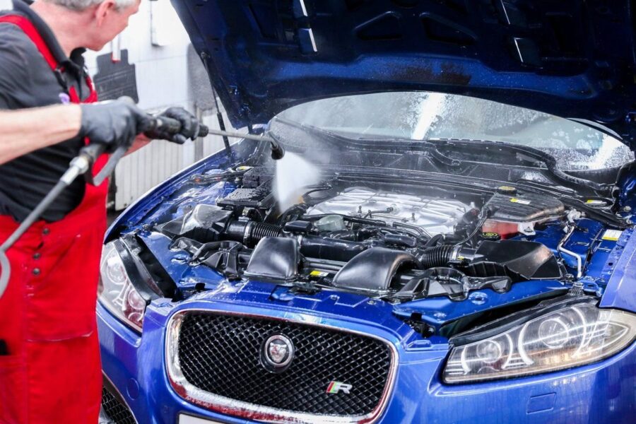 Hoe een automotor thuis wassen en of het moet of niet
