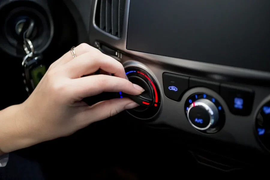 Waarom de verwarming niet warm wordt in de auto: mogelijke storingen en manieren om ze te verhelpen