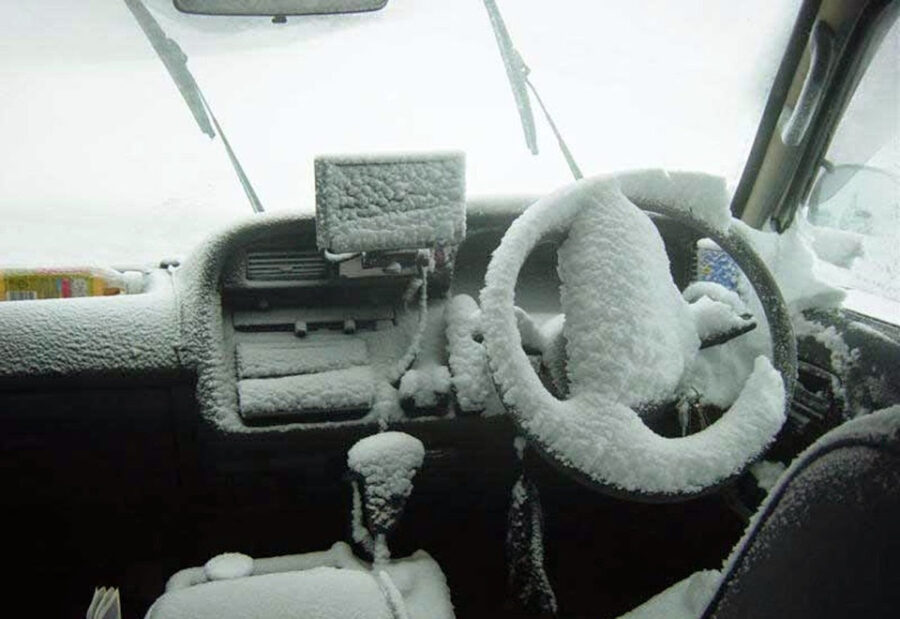 Waarom de verwarming niet warm wordt in de auto: mogelijke storingen en manieren om ze te verhelpen