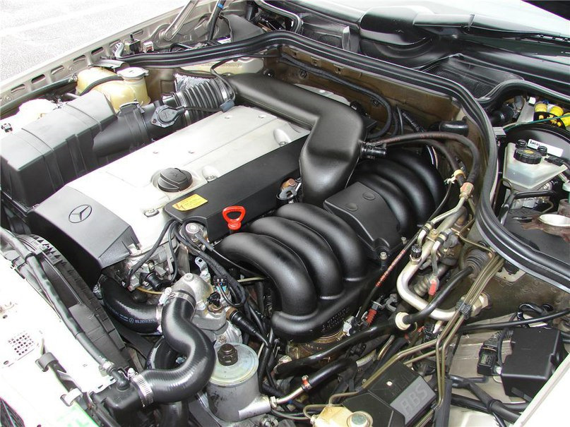 Mercedes-Benz M104 E30 3.0 motor
