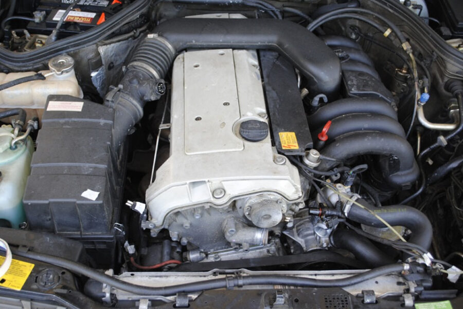 Mercedes-Benz M104 E30 3.0 motor